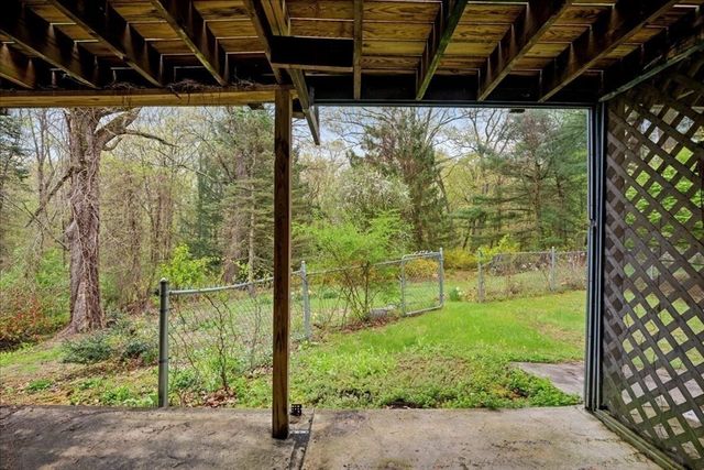 105 Rochdale St, Auburn, MA 01501
