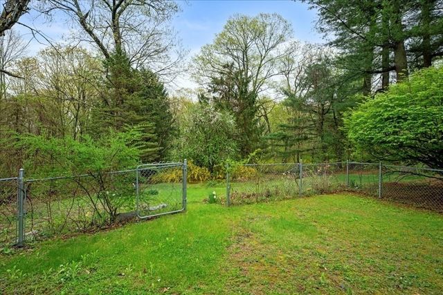 105 Rochdale St, Auburn, MA 01501