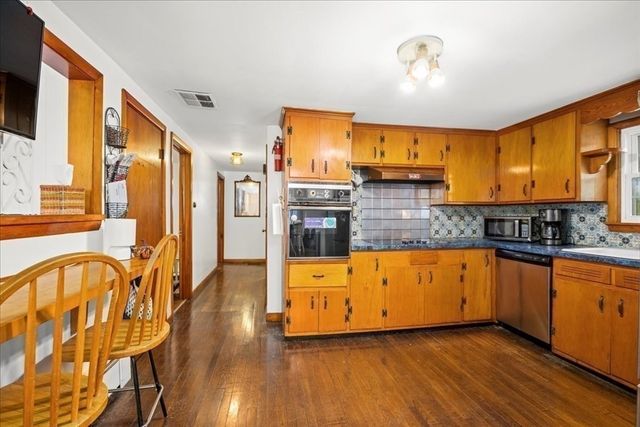 105 Rochdale St, Auburn, MA 01501