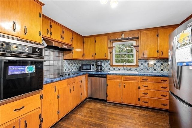 105 Rochdale St, Auburn, MA 01501