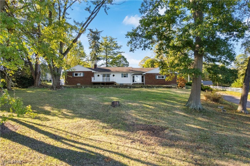 15044 Churchfield Street NW, North Lawrence, OH 44666