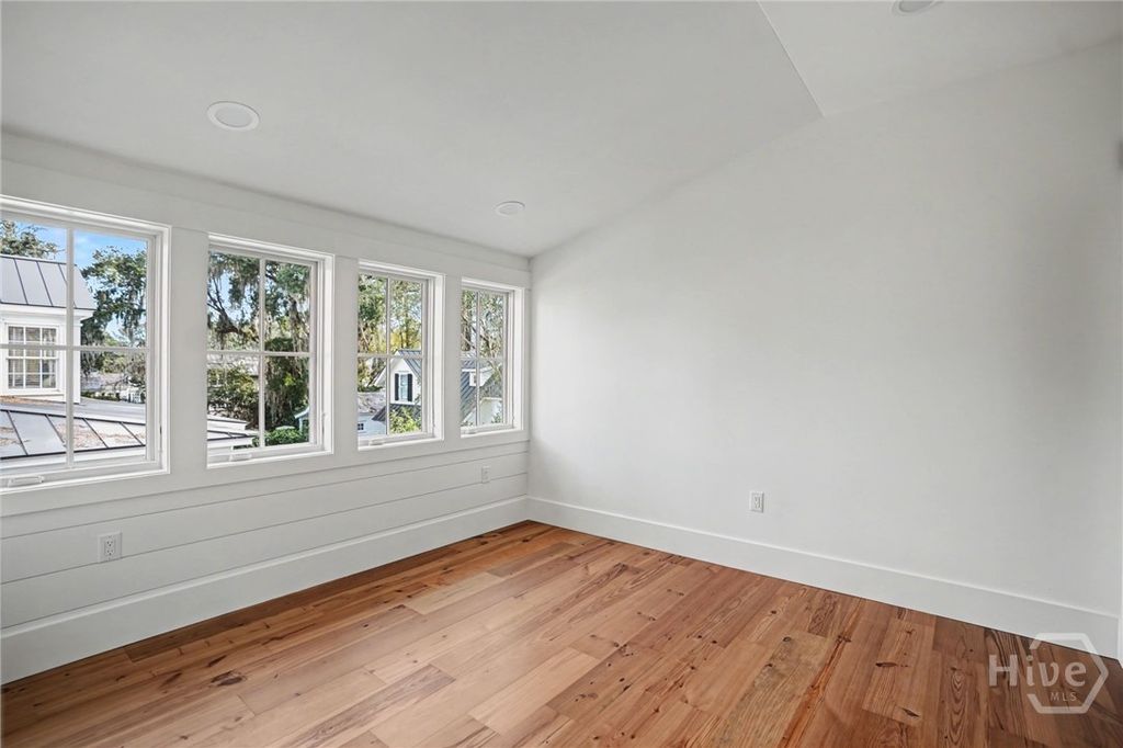 Image 12 of property listing at 185 Cypress Crossing, Richmond Hill, GA 31324