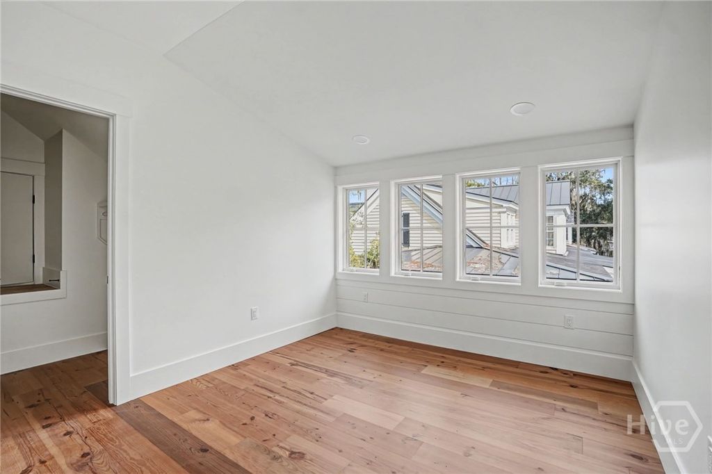 Image 15 of property listing at 185 Cypress Crossing, Richmond Hill, GA 31324