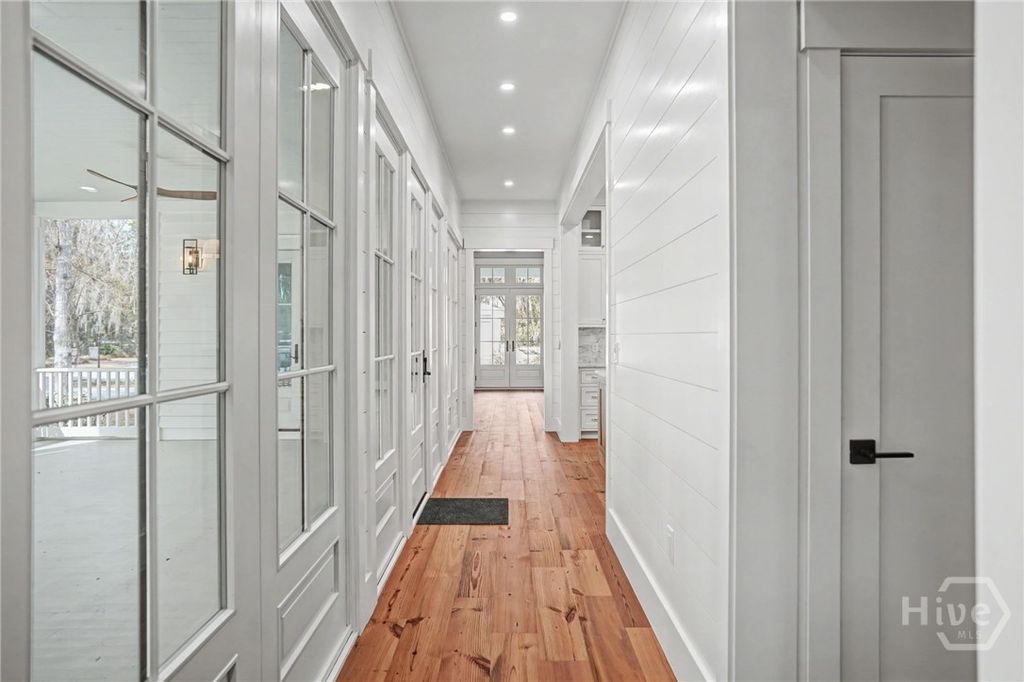 Image 18 of property listing at 185 Cypress Crossing, Richmond Hill, GA 31324