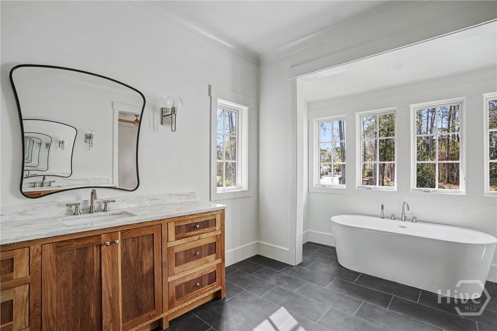 Image 27 of property listing at 185 Cypress Crossing, Richmond Hill, GA 31324