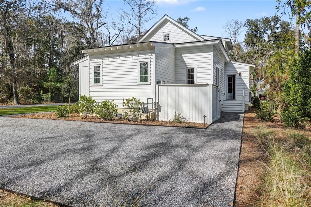 Image 6 of property listing at 185 Cypress Crossing, Richmond Hill, GA 31324