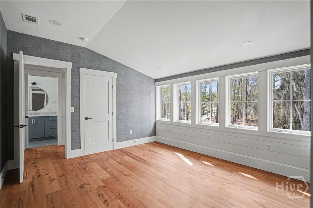 Image 9 of property listing at 185 Cypress Crossing, Richmond Hill, GA 31324