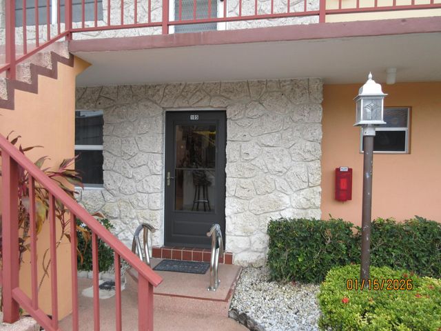 105 Oxford 100 105, West Palm Beach, FL 33417