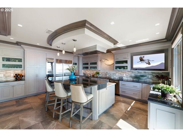 2488 BEACH LOOP Dr, Bandon, OR 97411