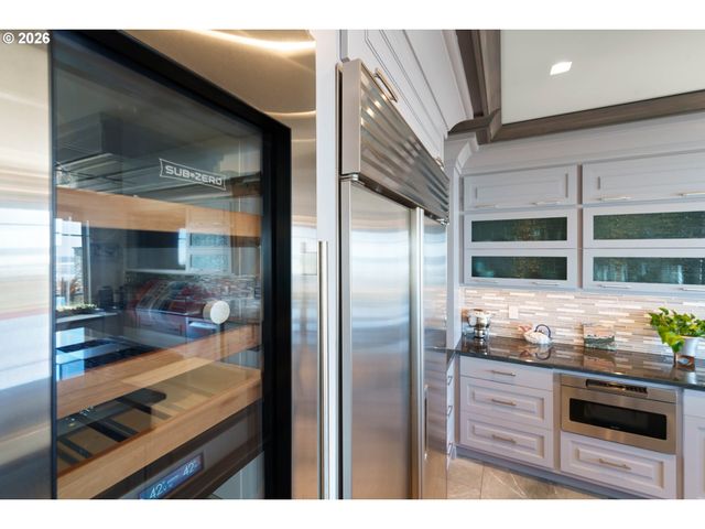 2488 BEACH LOOP Dr, Bandon, OR 97411