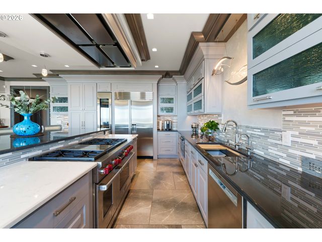 2488 BEACH LOOP Dr, Bandon, OR 97411
