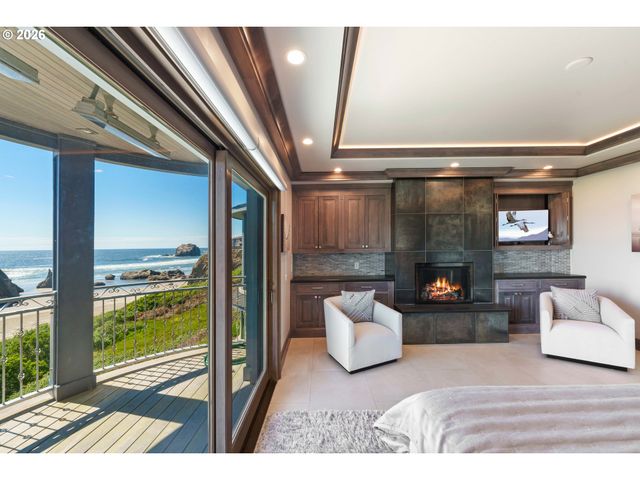 2488 BEACH LOOP Dr, Bandon, OR 97411