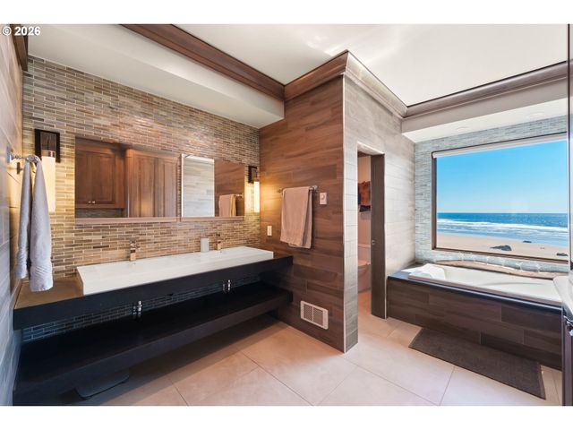 2488 BEACH LOOP Dr, Bandon, OR 97411