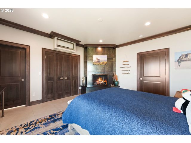 2488 BEACH LOOP Dr, Bandon, OR 97411
