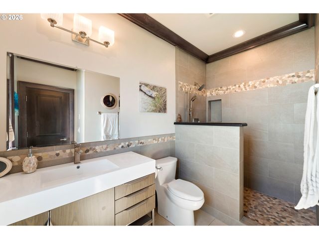 2488 BEACH LOOP Dr, Bandon, OR 97411