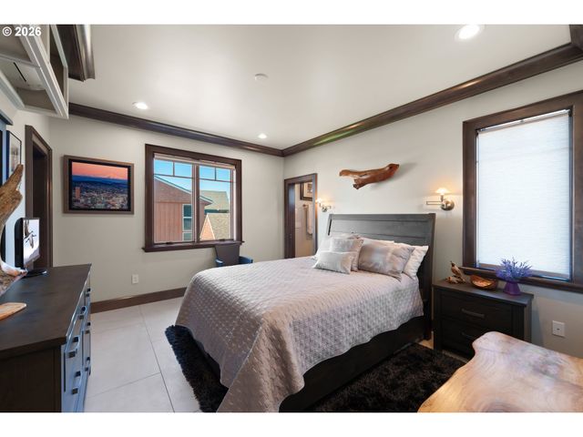 2488 BEACH LOOP Dr, Bandon, OR 97411