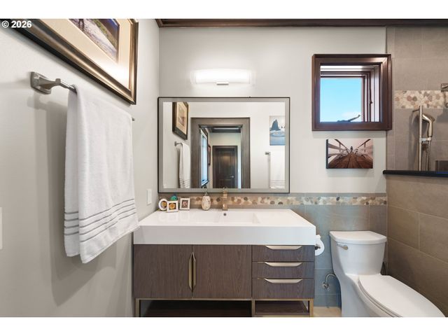 2488 BEACH LOOP Dr, Bandon, OR 97411