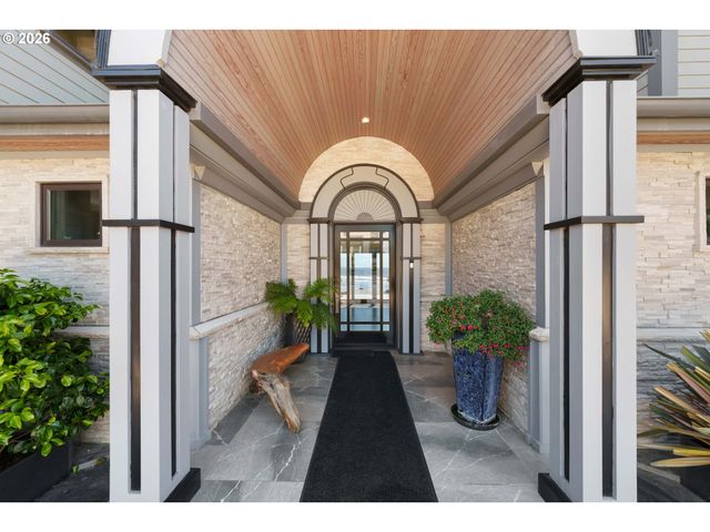 2488 BEACH LOOP Dr, Bandon, OR 97411