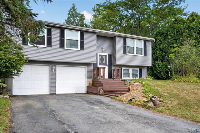 8191 Mantova Dr, Clay, NY 13041