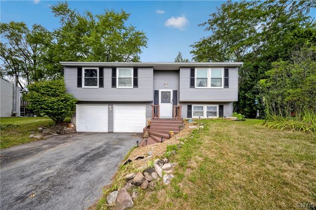 8191 Mantova Dr, Clay, NY 13041