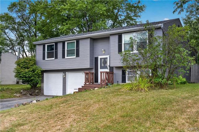 8191 Mantova Dr, Clay, NY 13041