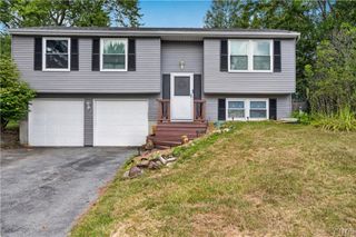 8191 Mantova Dr, Clay, NY 13041