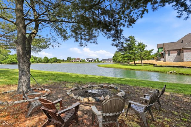 4025 Lochview Court, Bargersville, IN 46106