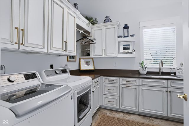 4025 Lochview Court, Bargersville, IN 46106