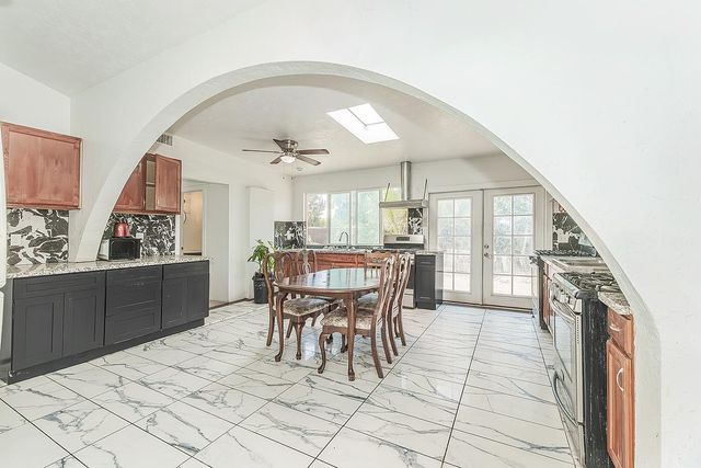 1636 S Clovis Avenue, Fresno, CA 93727