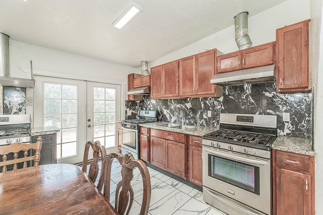 1636 S Clovis Avenue, Fresno, CA 93727