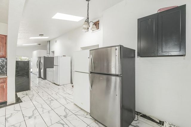 1636 S Clovis Avenue, Fresno, CA 93727