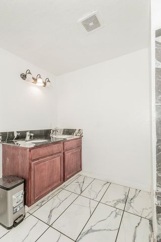 1636 S Clovis Avenue, Fresno, CA 93727