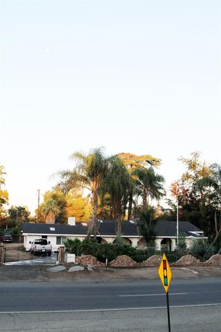 1636 S Clovis Avenue, Fresno, CA 93727