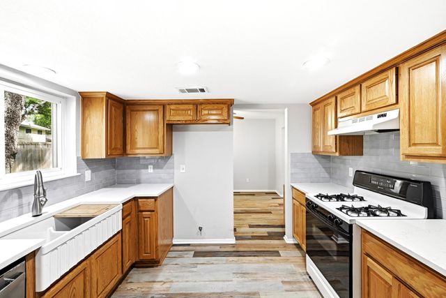 12002 Carmel Park LN, Austin, TX 78727