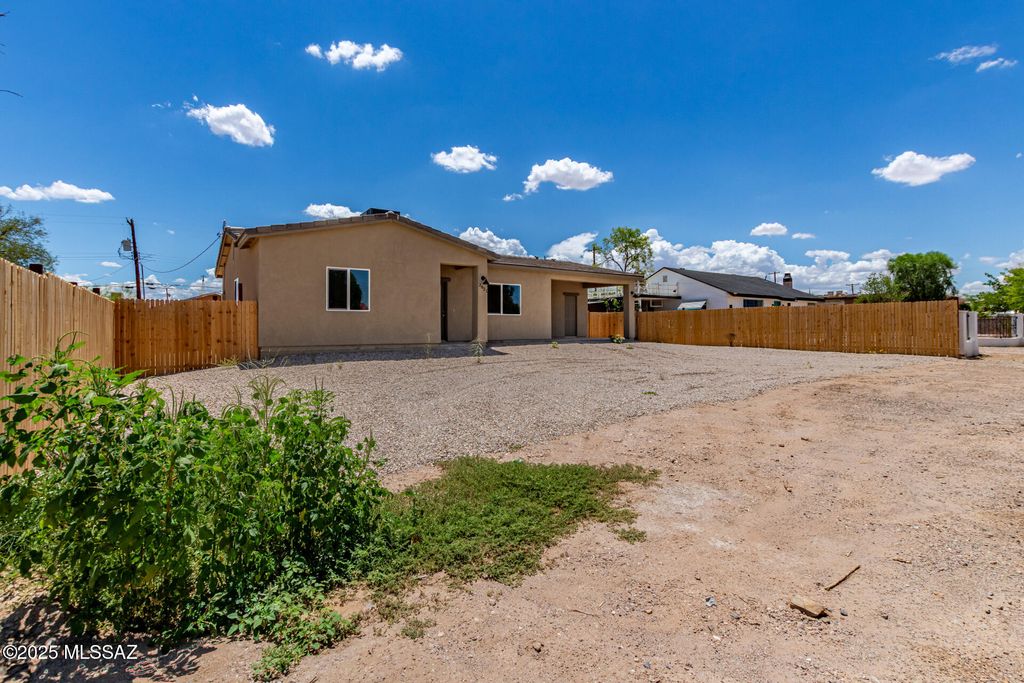 2821 W Roadrunner Road, Tucson, AZ 85746