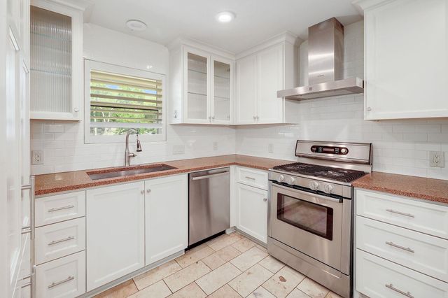 3601 Peregrine Falcon DR, Austin, TX 78746