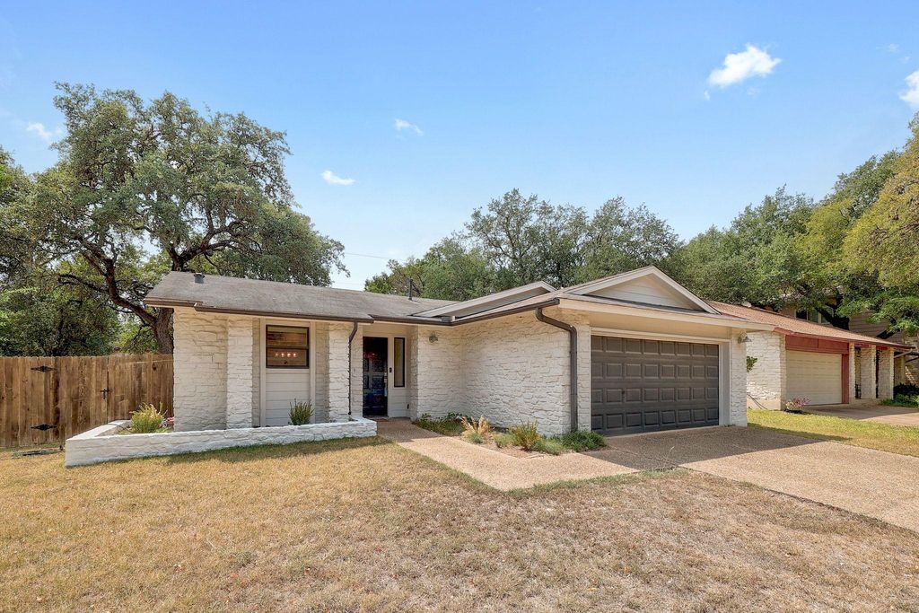 3601 Peregrine Falcon DR, Austin, TX 78746