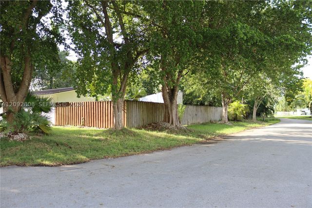 16401 SW 293rd St, Homestead, FL 33033