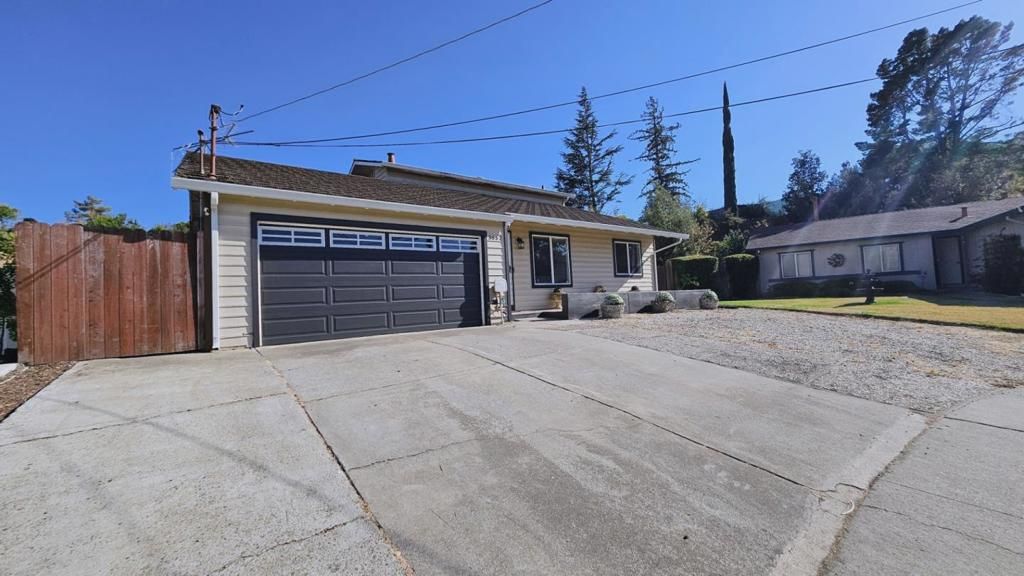 Image 2 of property listing at Address unavailable.