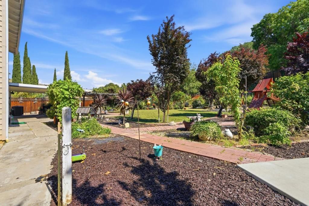 Image 38 of property listing at Address unavailable.