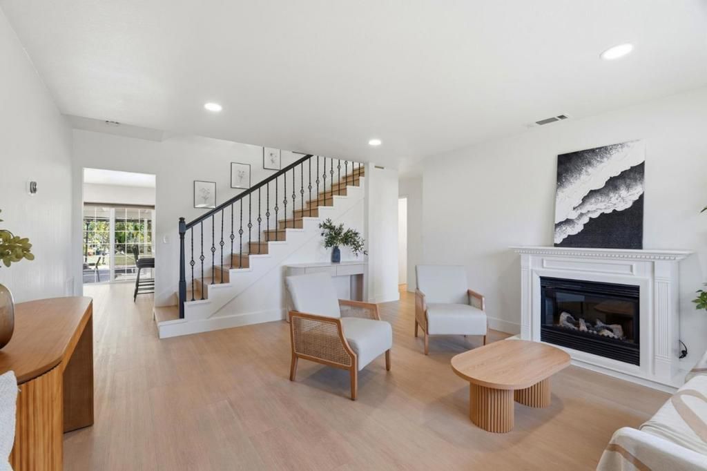 Image 4 of property listing at Address unavailable.