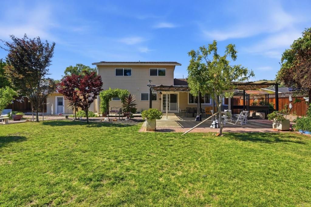 Image 43 of property listing at Address unavailable.