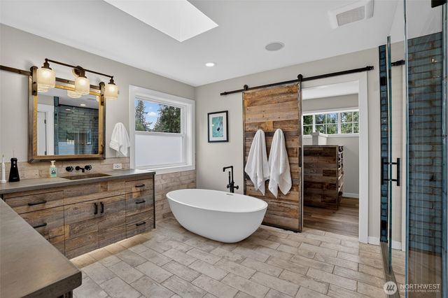 11419 NE 100th Street, Kirkland, WA 98033