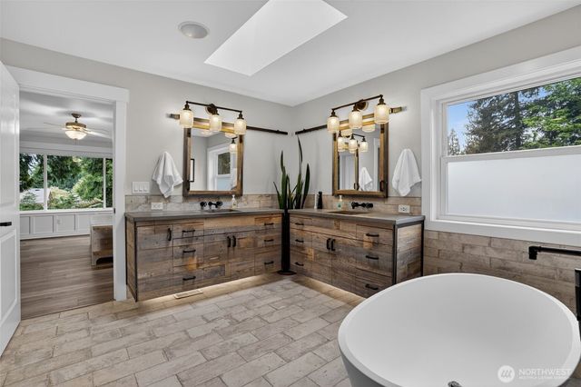 11419 NE 100th Street, Kirkland, WA 98033