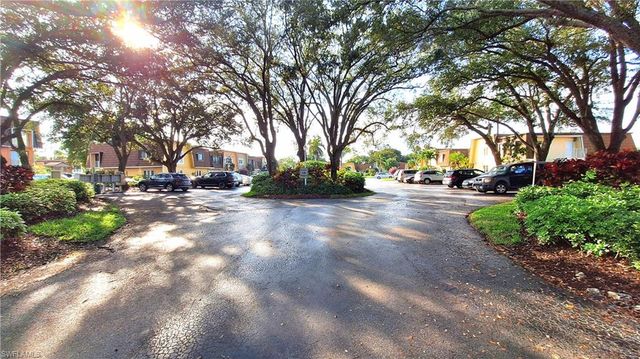 406 Meadowlark LN # 406A, Naples, FL 34105