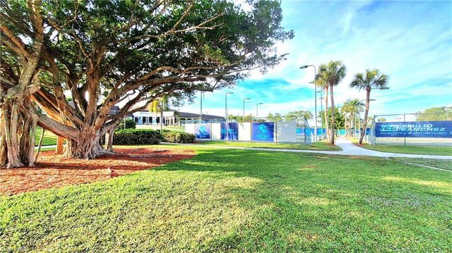 406 Meadowlark LN # 406A, Naples, FL 34105