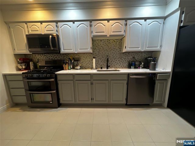 27 Ross Road, Wallington, NJ 07057