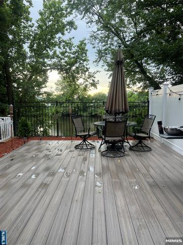 27 Ross Road, Wallington, NJ 07057