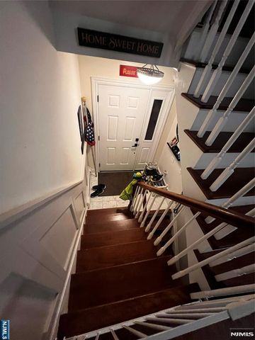 27 Ross Road, Wallington, NJ 07057