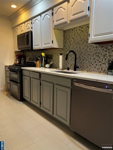27 Ross Road, Wallington, NJ 07057